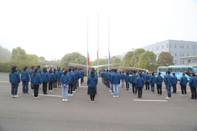 k8凯发天生赢家医药举行周年庆升旗仪式及宣誓活动！